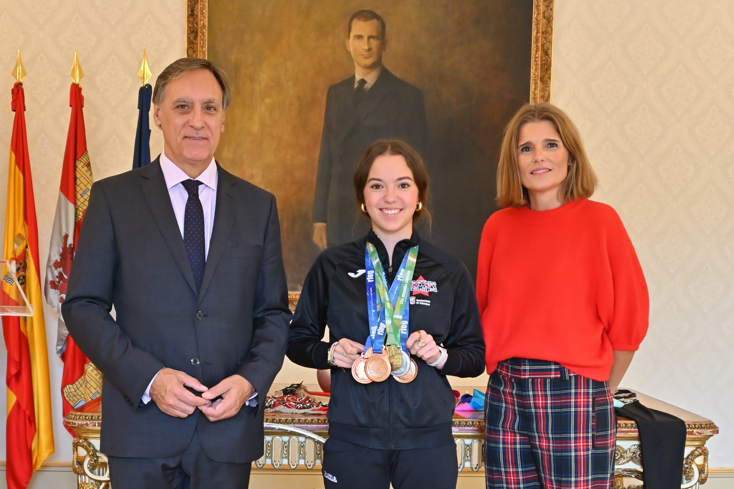 Carbayo recibe a la gimnasta salmantina Carla Yáñez.