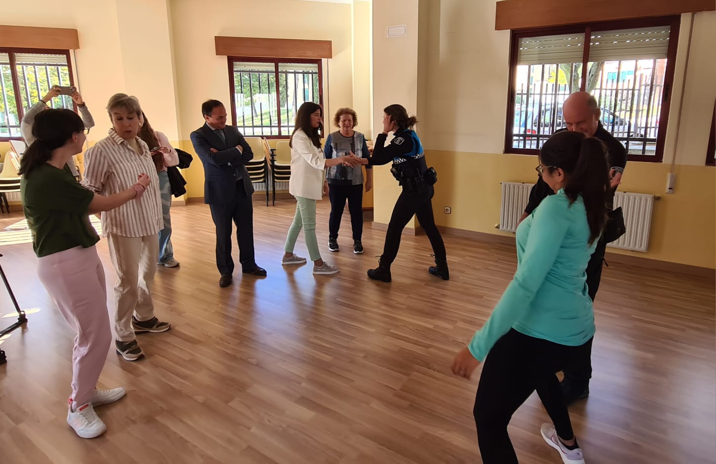 La Casa de la Mujer acoge los talleres de autodefensa impartidos por agentes de la Policía Local.