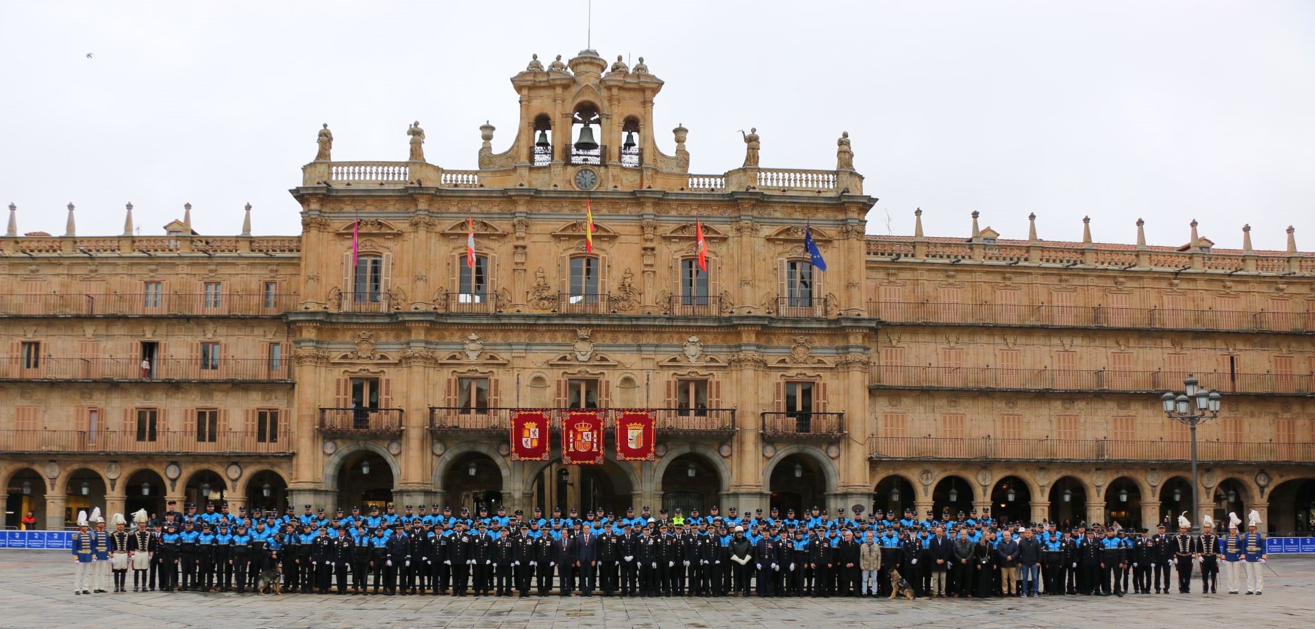 Celebración en la Plaza Mayor del acto principal con motivo del 175 aniversario de la Policía Local de Salamanca