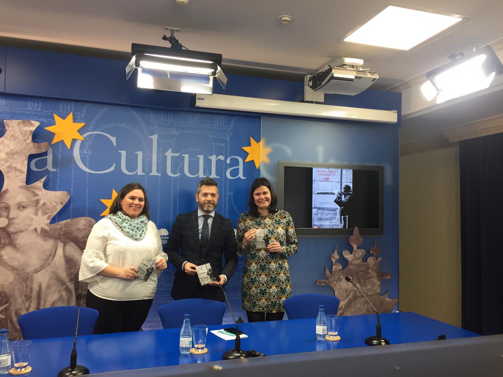 Un momento de la presentacion del programa de mano de la Semana Santa