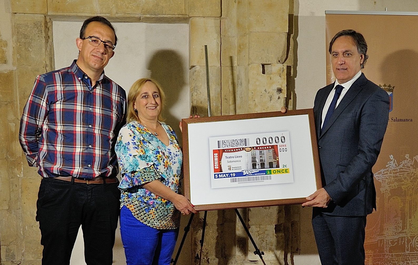 Un momento de la presentacion del Cupon de la ONCE  dedicado al Teatro Liceo