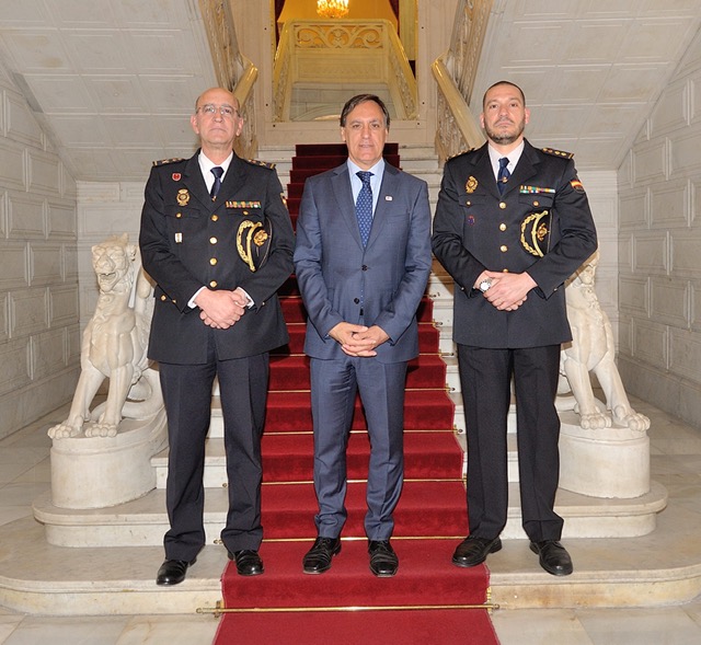 El alcalde  junto al nuevo jefe superior en Castilla y Leon  Juan Jose Campesino Tejero (izquierda)