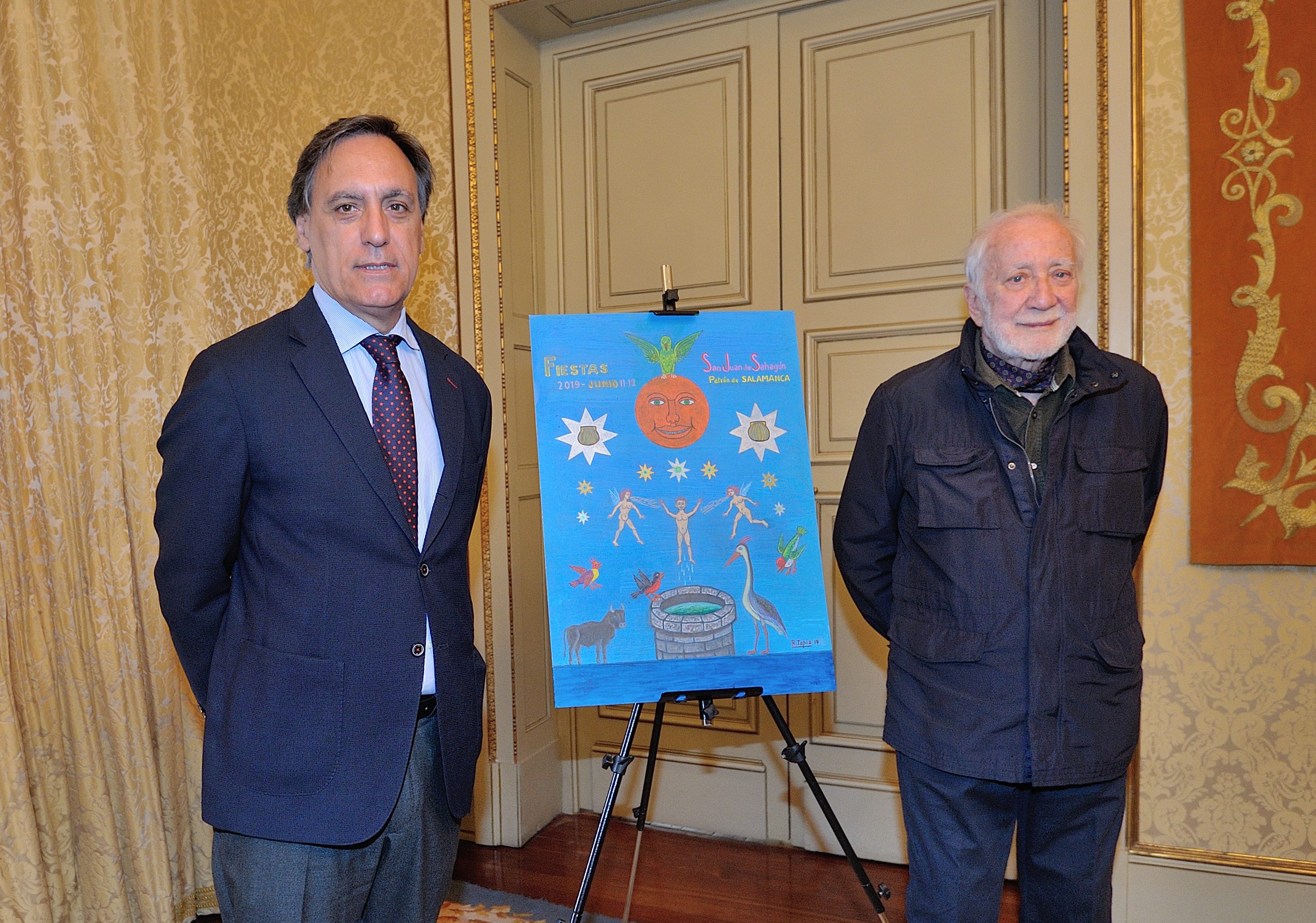 El alcalde de Salamanca  junto al artista Ramiro Tapia  en la presentacion del cartel