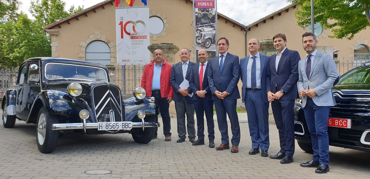 El alcalde y el concejal de Cultura en la inauguracion de la muestra