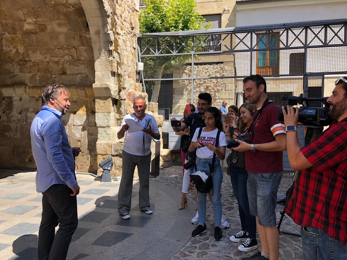 El concejal de Turismo  Fernando Castano  durante la presentacion de las audioguias