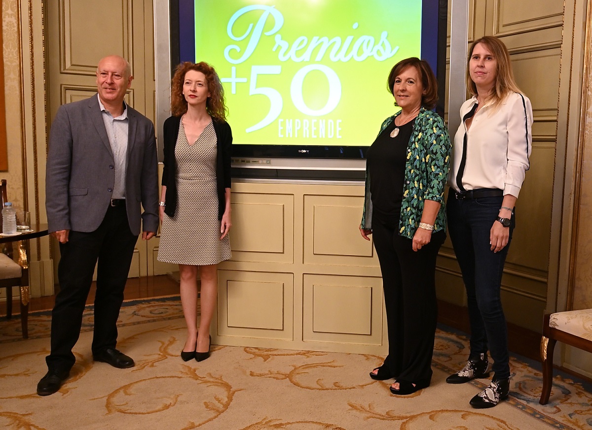 Juan Jose Sanchez  Ana Suarez  Isabel Macias