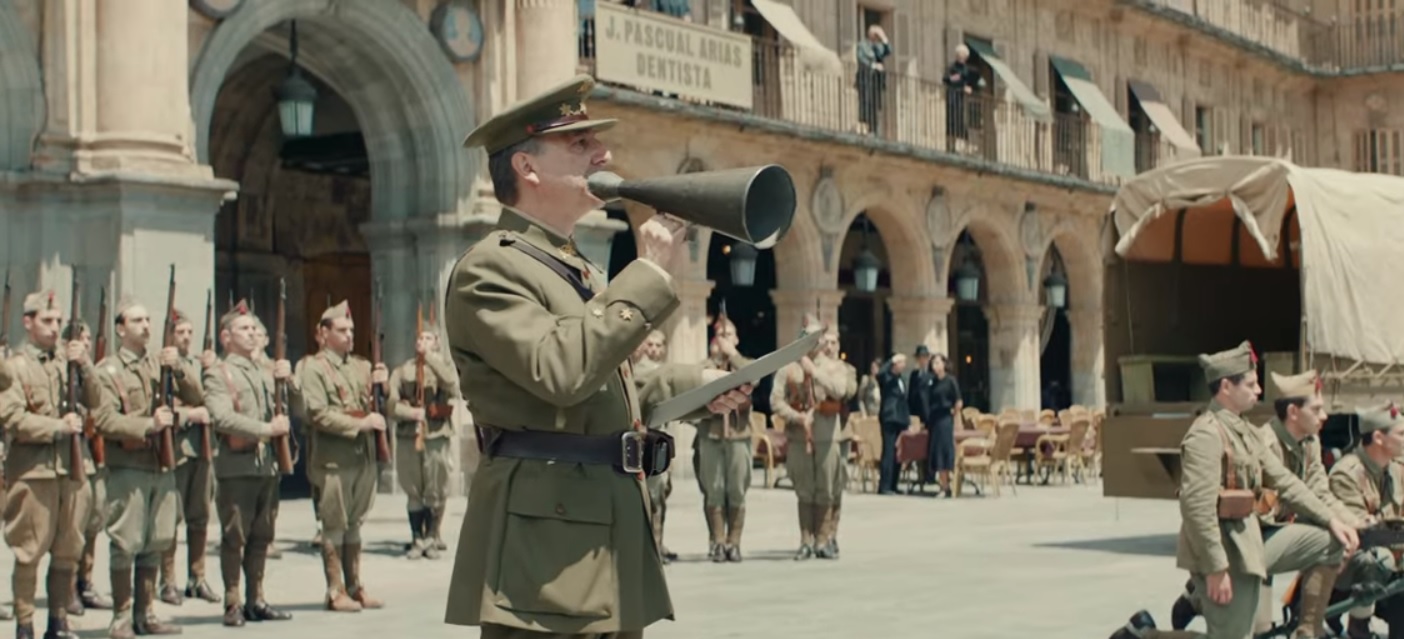 Imagen del trailer de la pelicula en un momento del rodaje en la Plaza Mayor