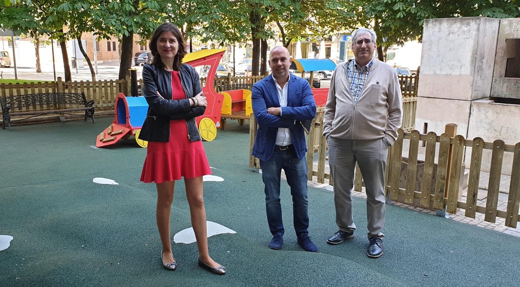 La concejala de Parques y Jardines  Miryam Rodriguez  durante la visita
