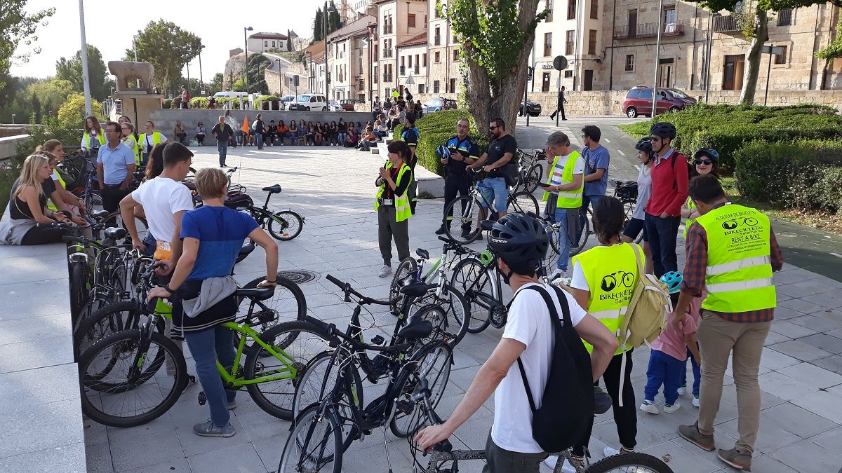 Marcha ciclista junto al Puente Romano