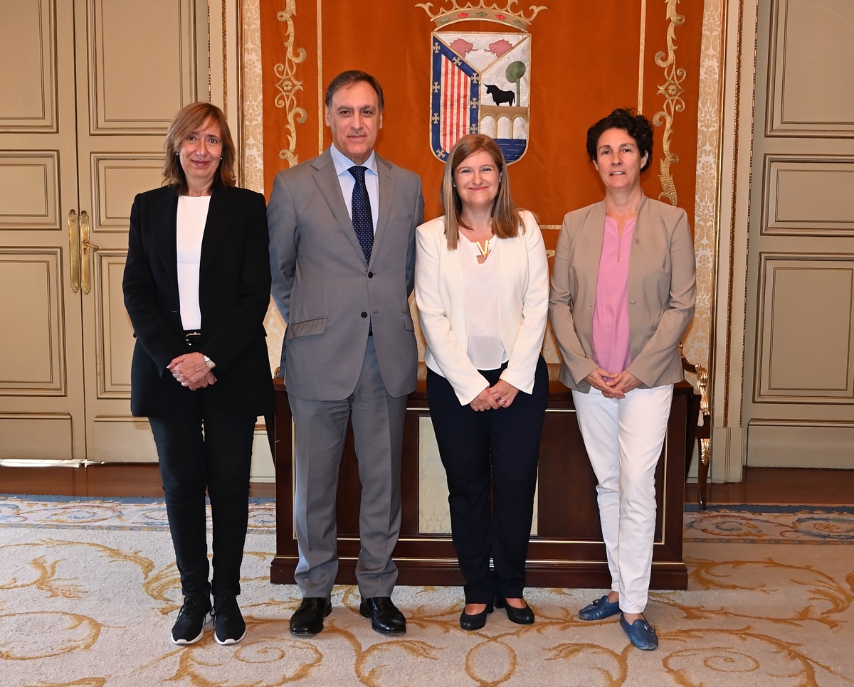 Un instante de la recepcion del alcalde de Salamanca a Susana Marcos