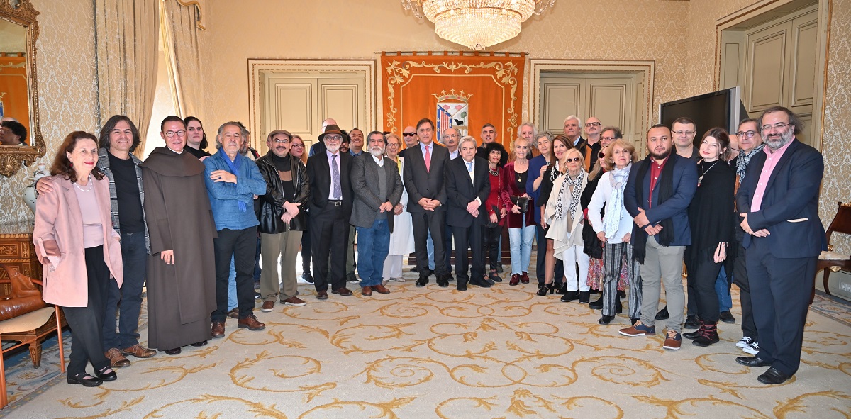 El alcalde ha recibido a los participantes del XXII Encuentro de Poetas Iberoamericanos