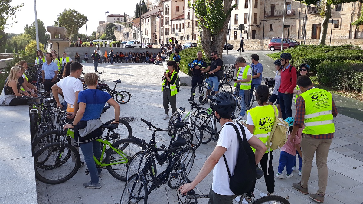 Un paseo guiado en bicicleta abrio los actos de la Semana de la Movilidad