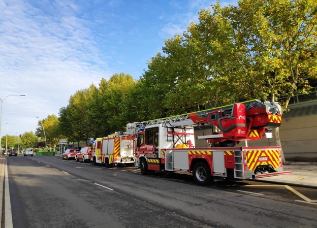 Los bomberos visitan edificios publicos dentro de las acciones de prevencion operativa