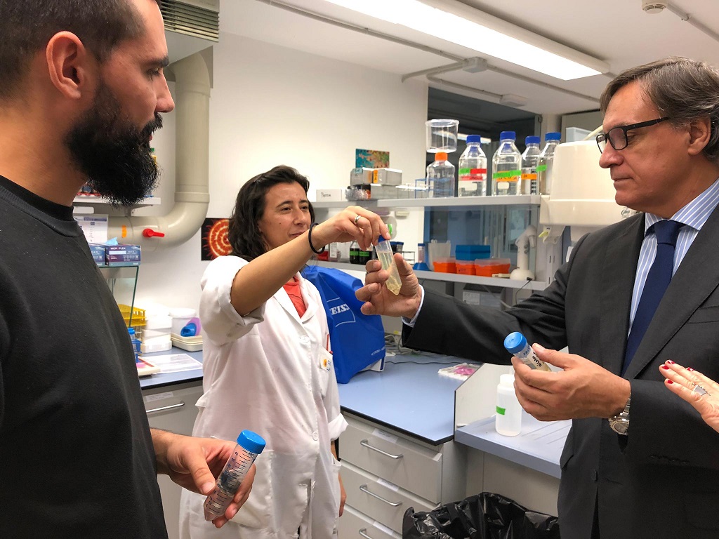 Visita del alcalde al Centro de Investigacion del Cancer