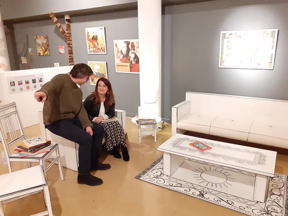 La concejala de Cultura en la inauguracion de la exposicion  Escenarios de lectura