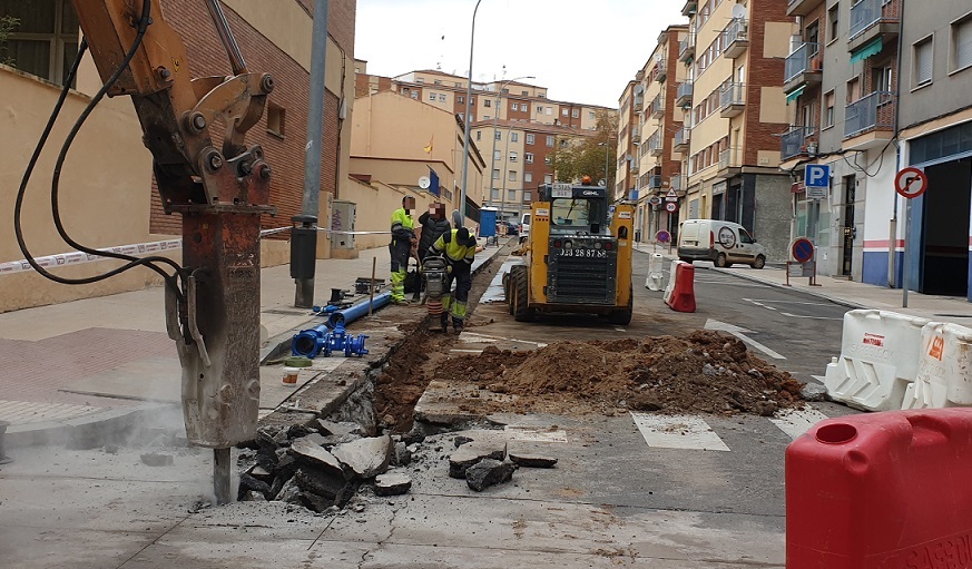 Obras en la calle Moreras del barrio Garrido