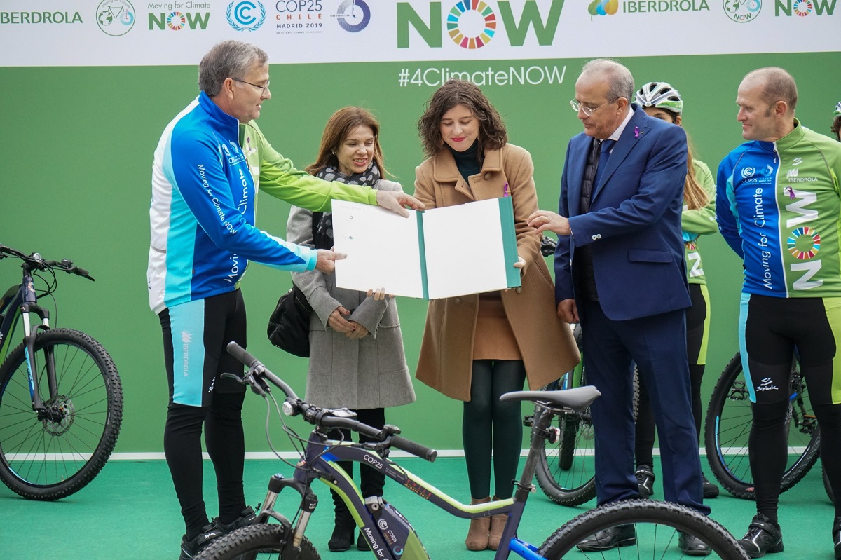 La concejala de Medio Ambiente en la lectura del manifiesto Moving for Climate