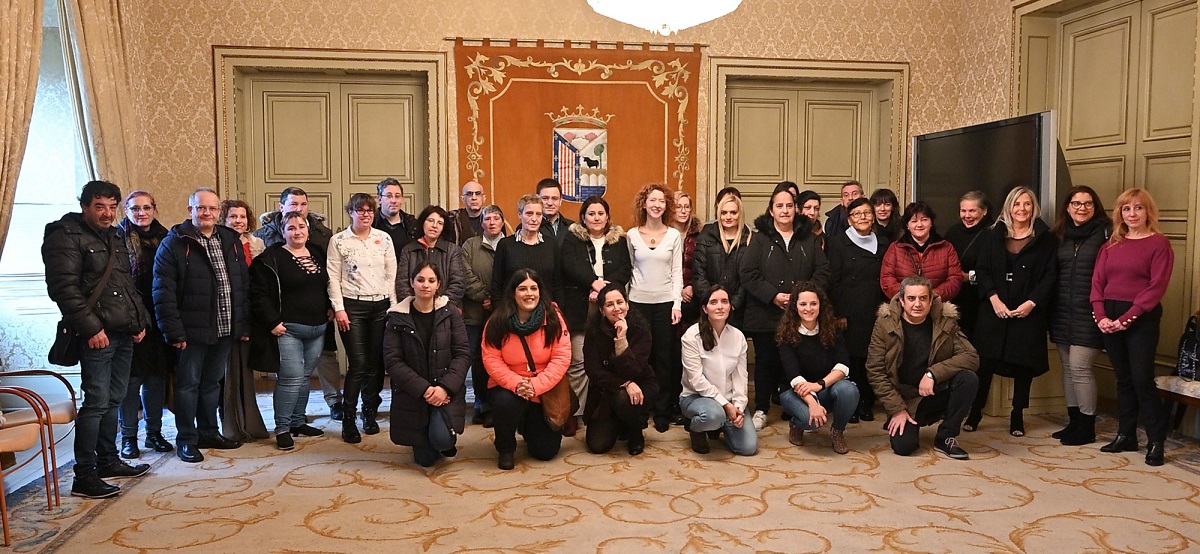 La concejala de Familia e Igualdad de Oportunidades  Ana Suarez  en la entrega de diplomas