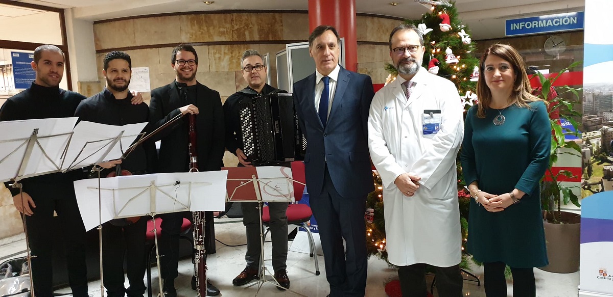 El alcalde y la concejala de Cultura  junto al gerente del Hospital  en la presentacion del proyecto