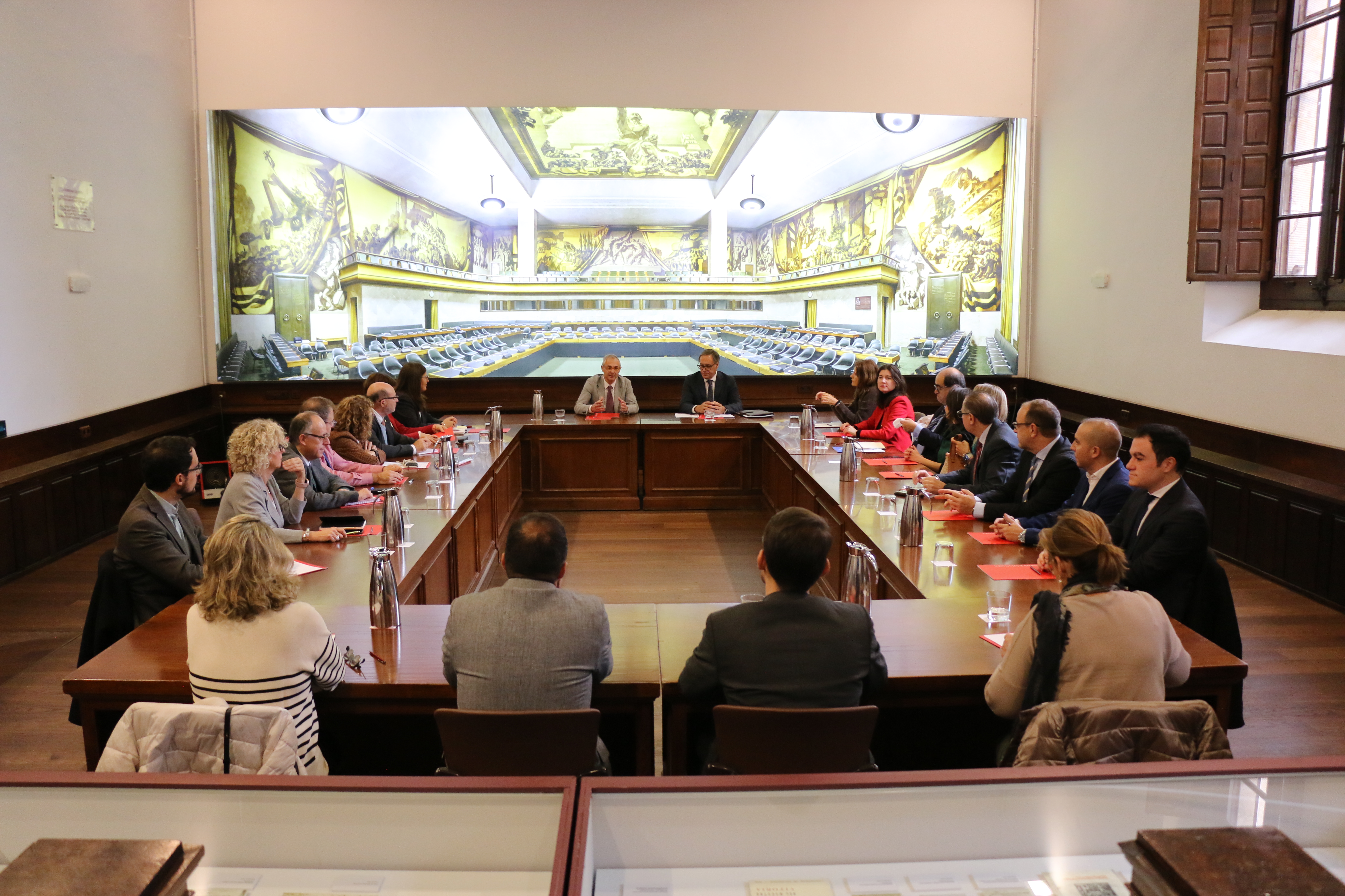 Reunion entre el equipo rectoral de la USAL y el de Gobierno del Consistorio