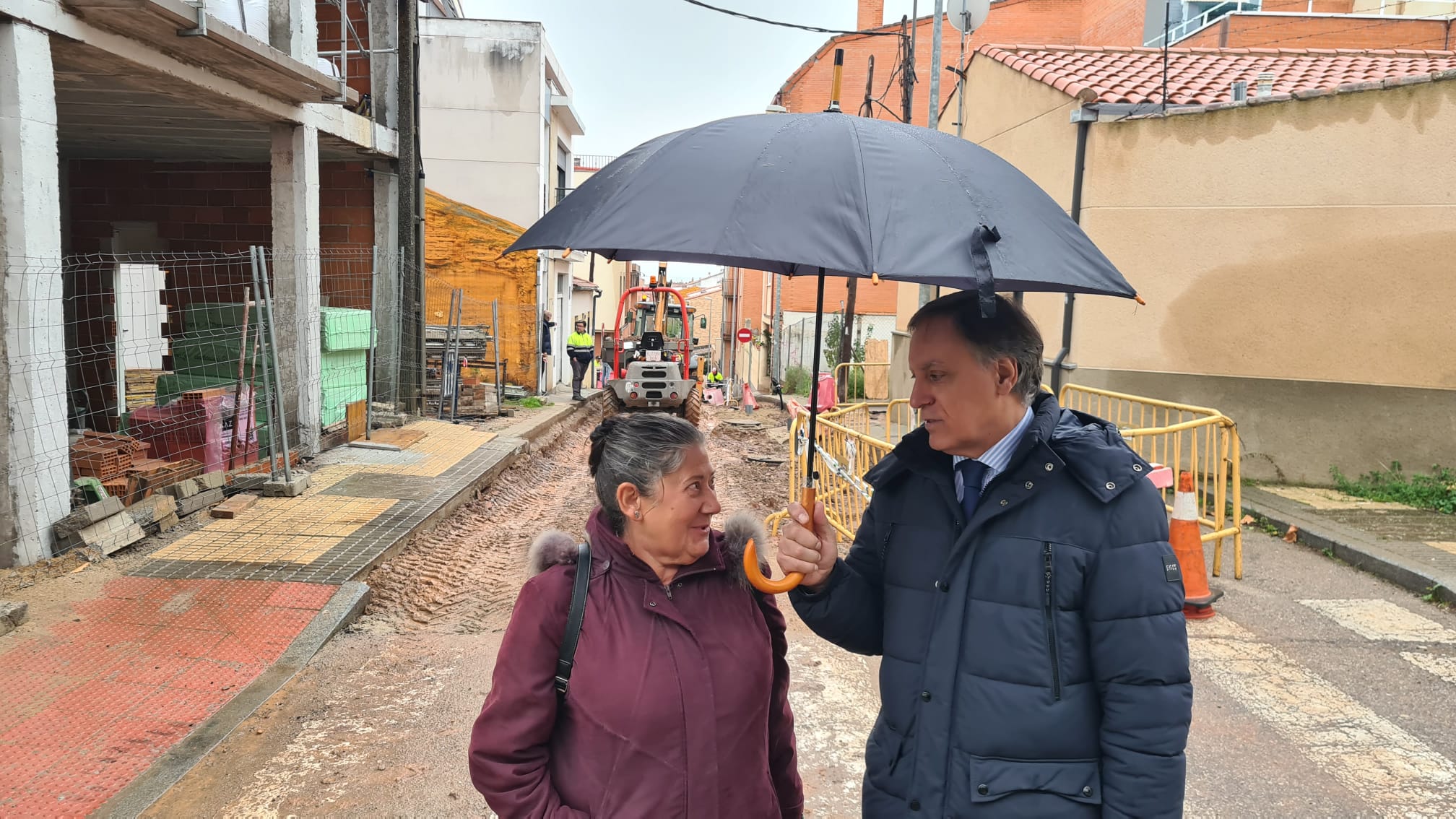 Visita del alcalde a las obras que se llevan a cabo en calles del barrio Blanco