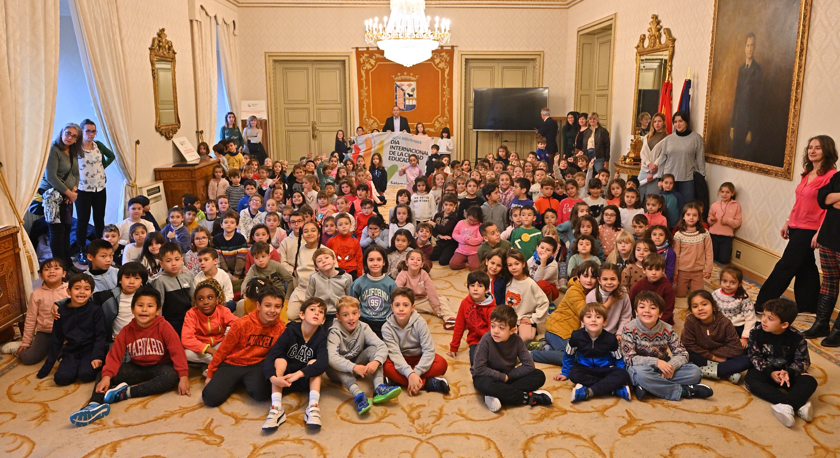 Escolares de Educacion Primaria conmemoran el Dia Internacional de la Ciudad Educadora