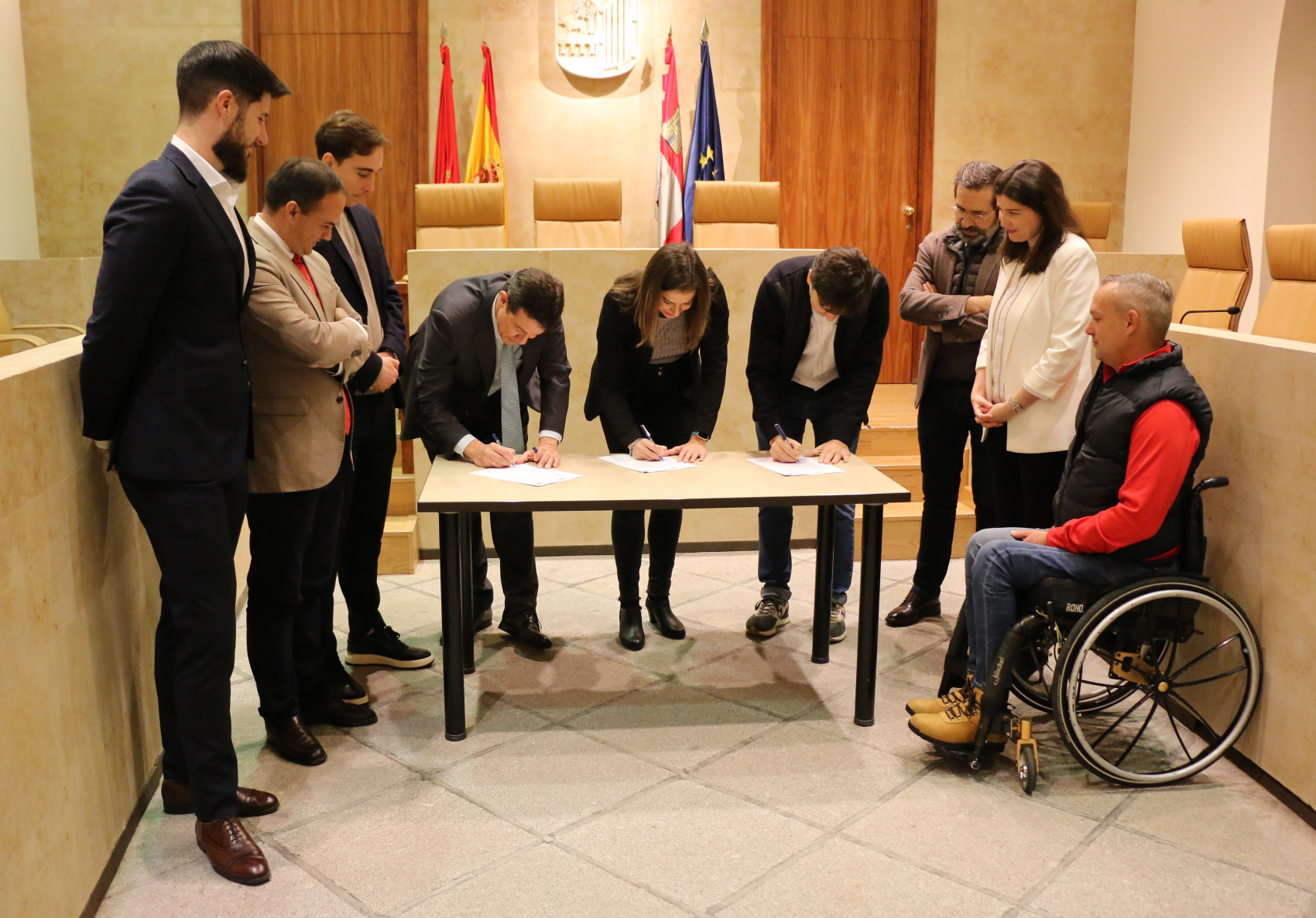 Firma del convenio entre la Fundacion Aviva  COCEMFE Castilla y Leon y Salamanca de Transportes