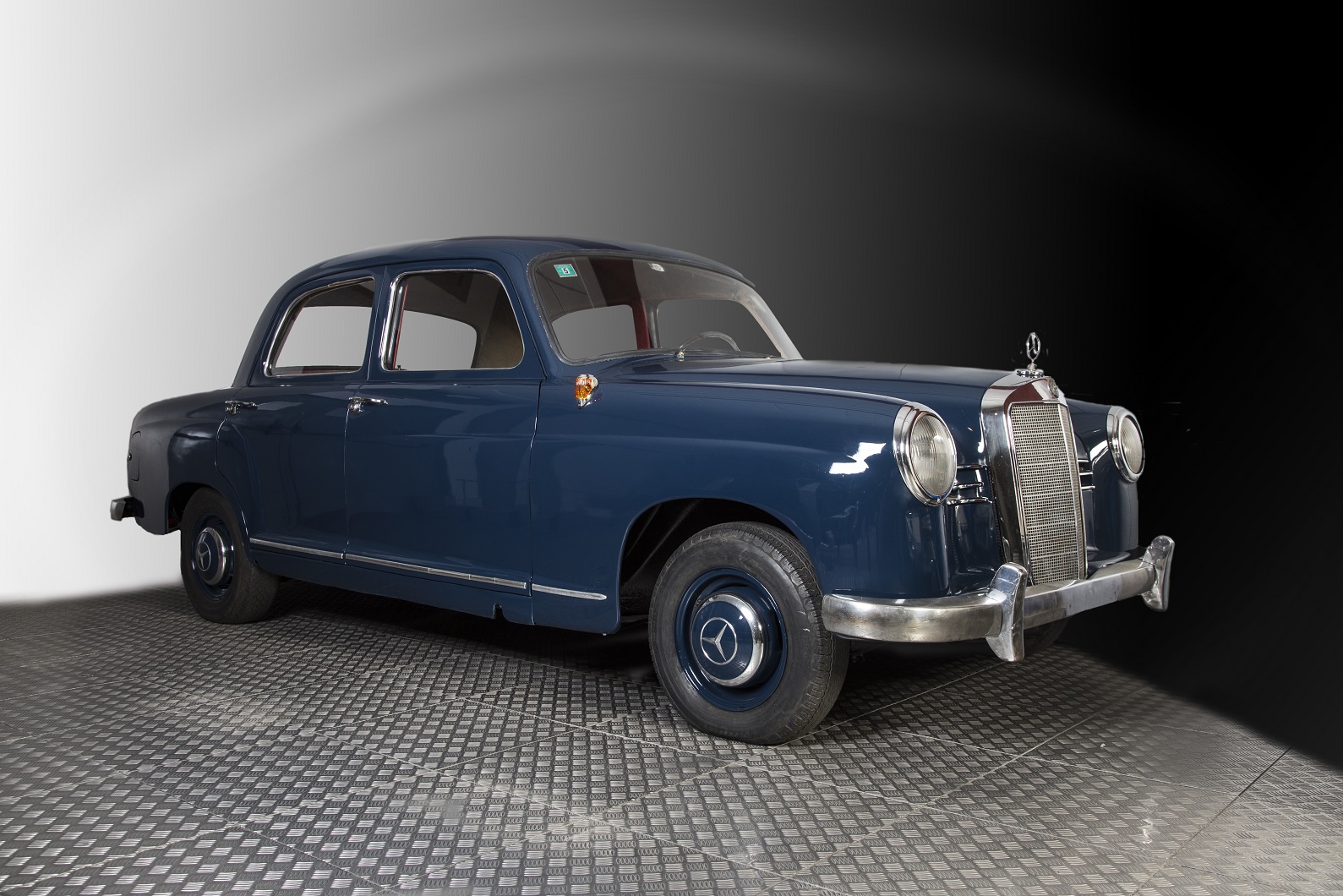 Mercedes Benz 180 del ano 1954  primera pieza del Mes de 2024