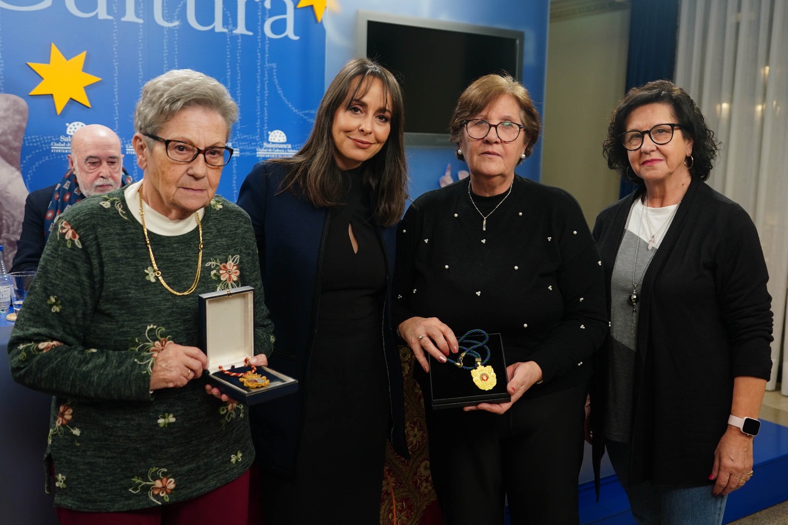 La familia de Julio Robles dona las Medallas al Museo Taurino