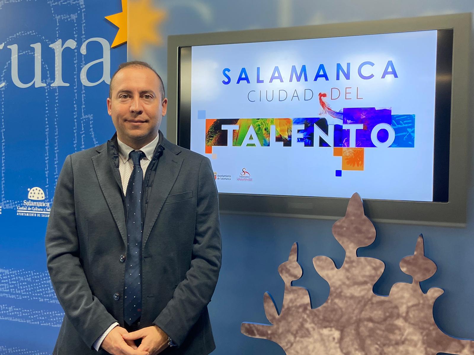 El concejal de Educacion  Luis Sanchez  presenta el programa de Retencion del Talento
