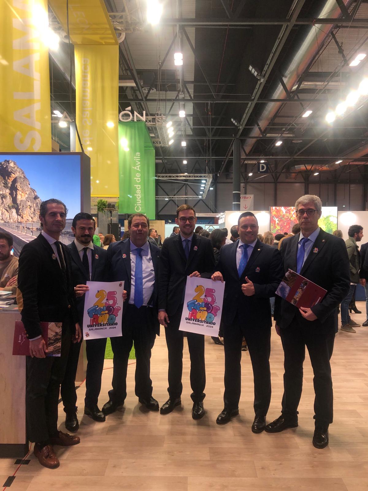 Angel Fernandez Silva junto a miembros de la Asociacion de Empresarios de Hosteleria en FITUR
