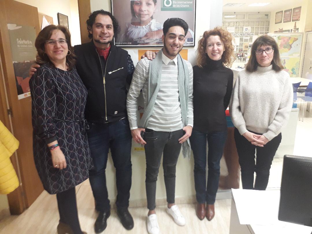 Ana Suarez con los responsables de la Fundacion Secretariado Gitano