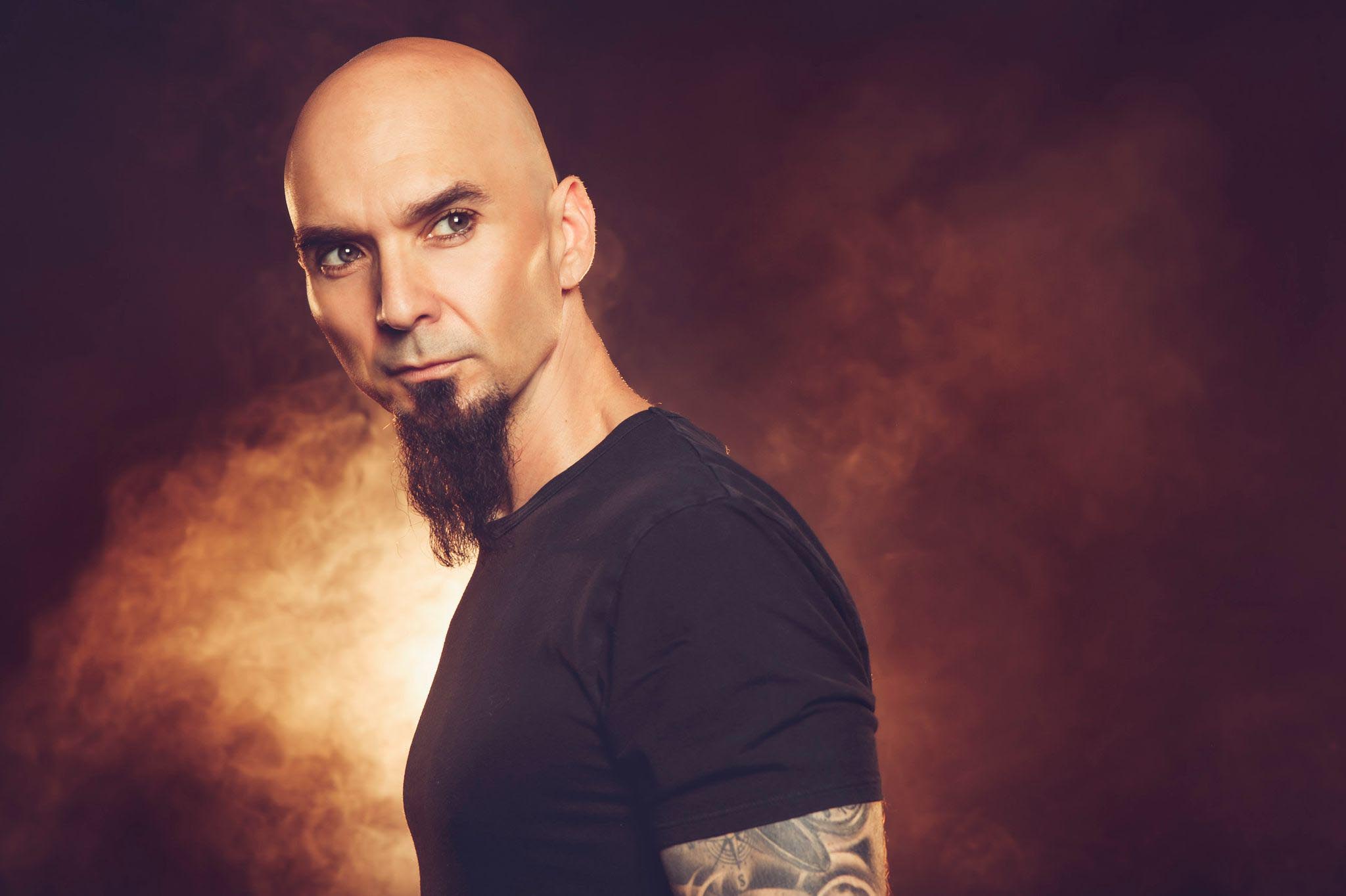 Carlos Escobedo presenta este viernes en la Sala B su nueva gira  En estado puro