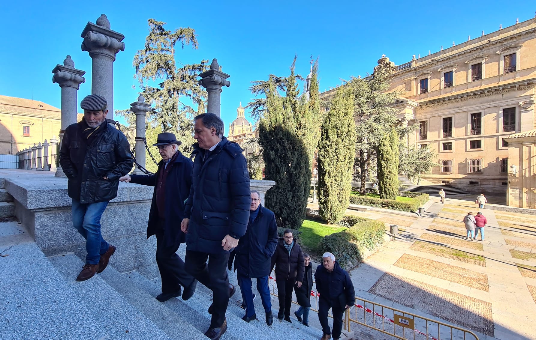 Visita del alcalde a la restauracion de la lonja norte de la Catedral