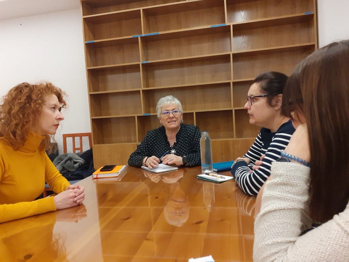 Ana Suarez reunida con las responsables de la Asociacion Marillac