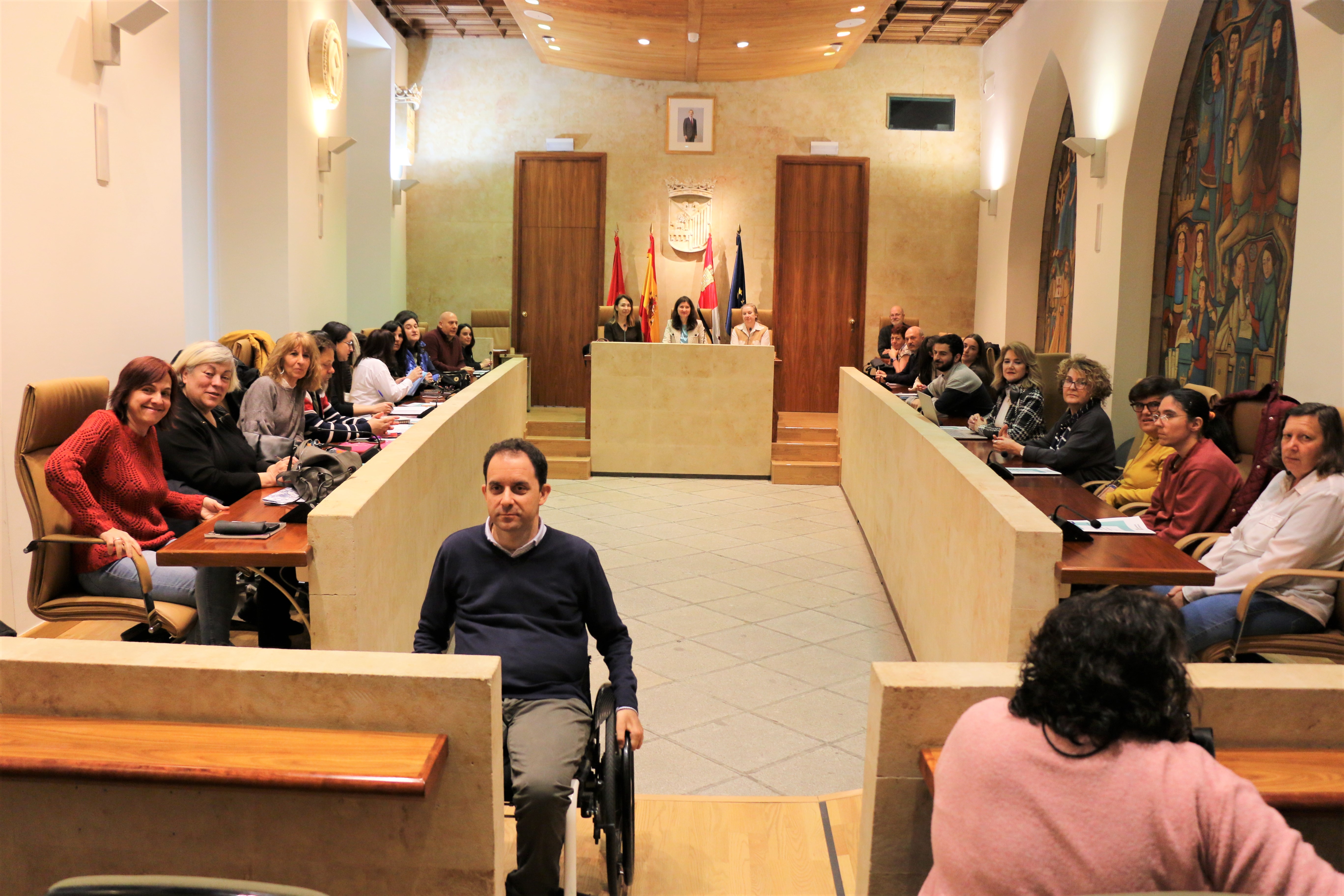 Reunion entre instituciones  administraciones y entidades del tercer sector