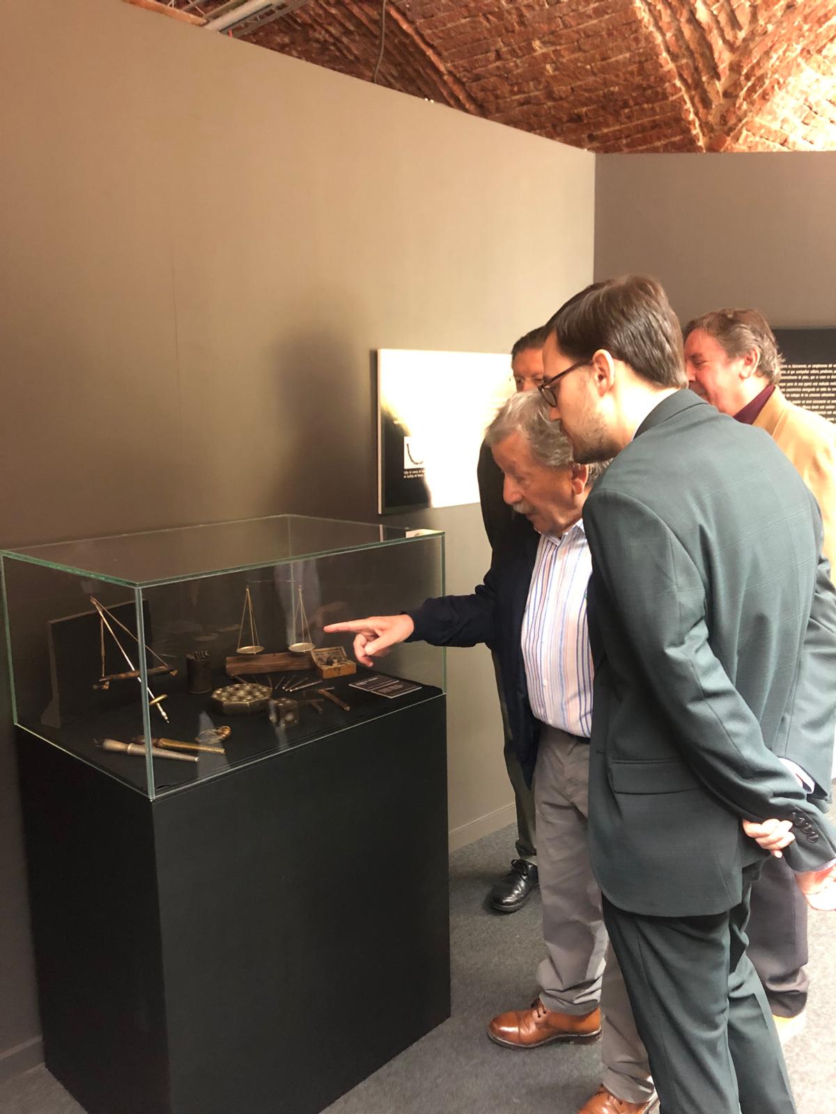 La joyeria tradicional y de autor en la exposicion  Magia y Oro  del Museo del Comercio