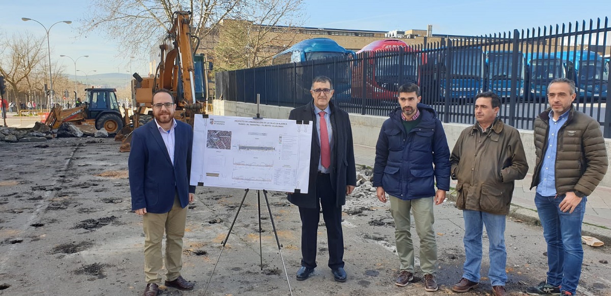 El concejal de Fomento en el inicio de las obras de la calle La Alberca