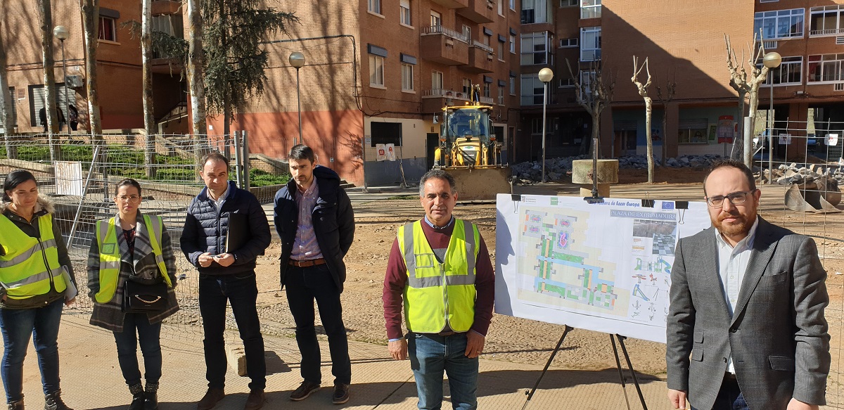 Daniel Llanos en la visita al inicio de las obras en la Plaza de Extremadura