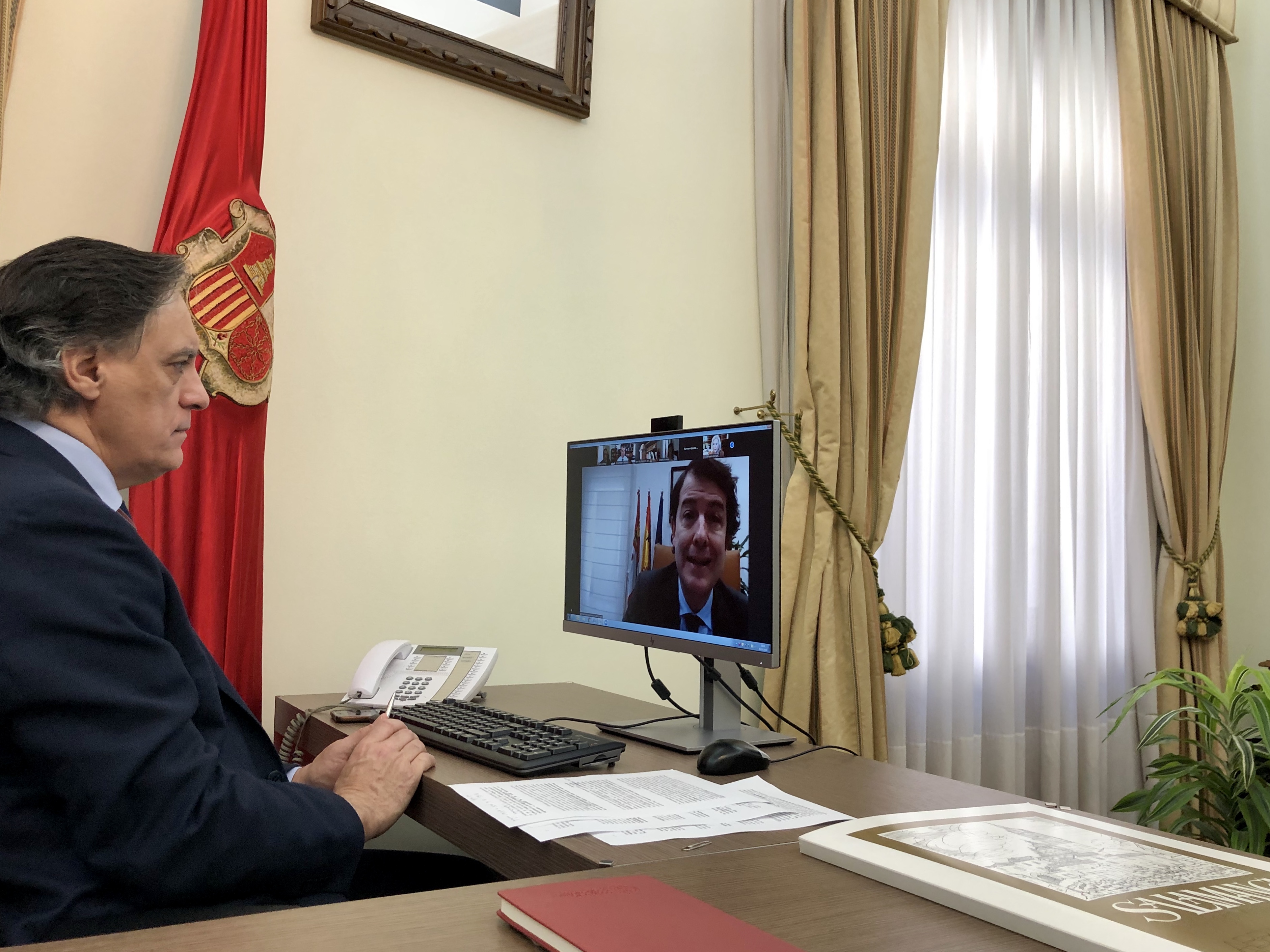 Conferencia de alcaldes y presidentes de diputaciones provinciales con Manueco