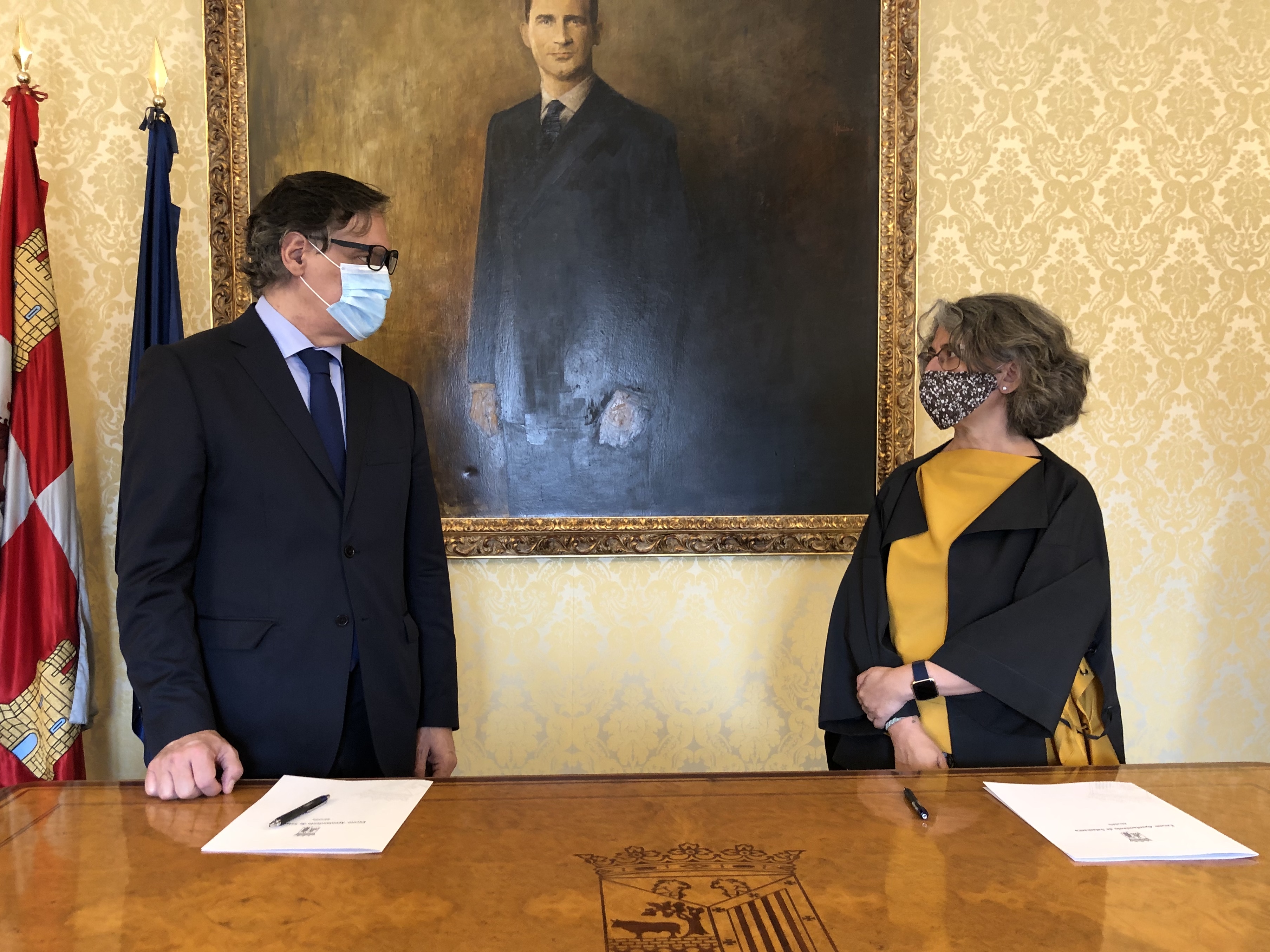 El alcalde y la directora general de Caja rural de Salamanca
