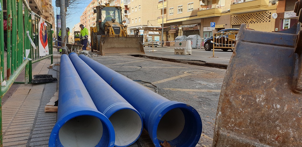 Renovacion de tuberias en la Avenida de los Comuneros