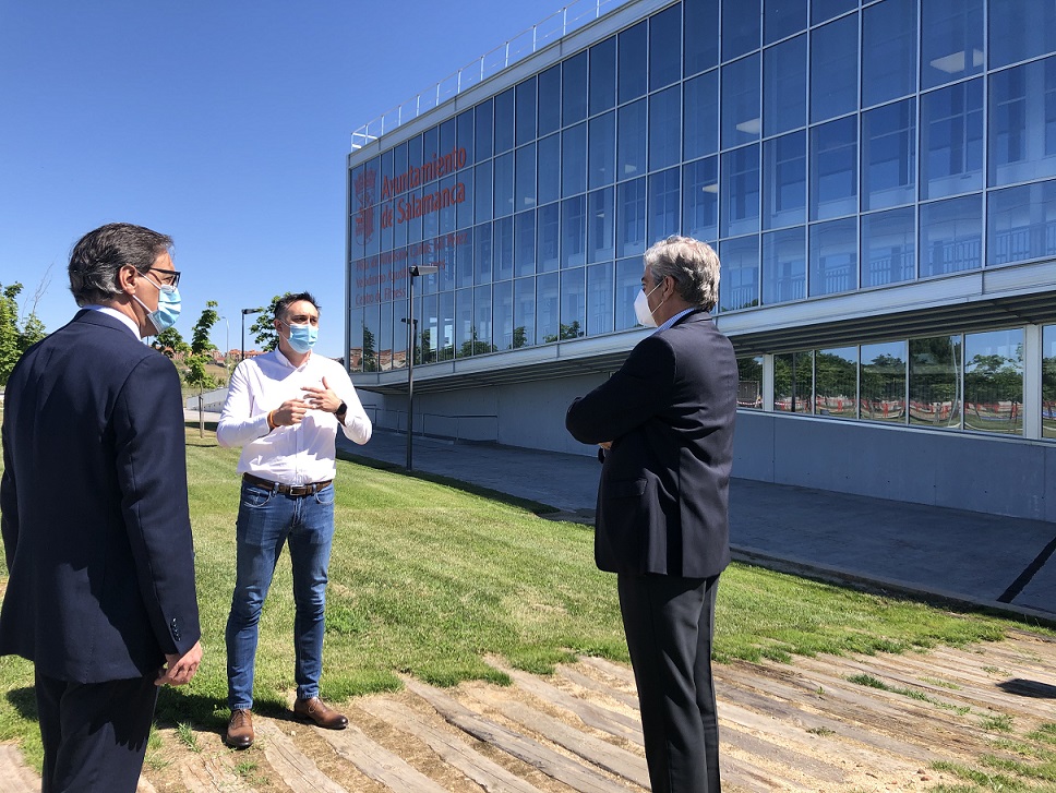 Un momento de la visita del alcalde a la Ciudad Deportiva de La Aldehuela