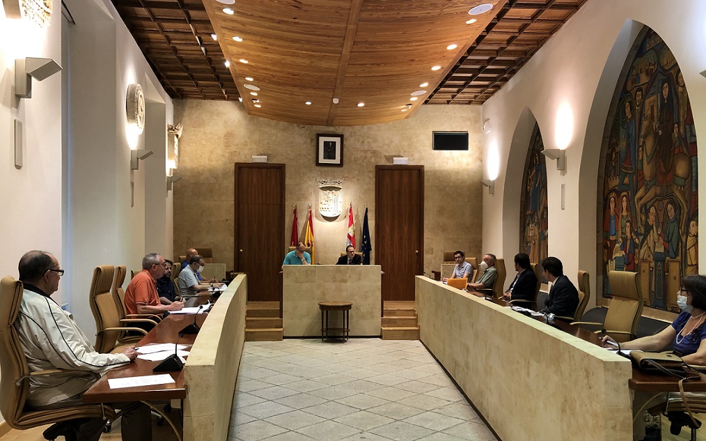 Reunion en el Salon de Plenos del Ayuntamiento de Salamanca