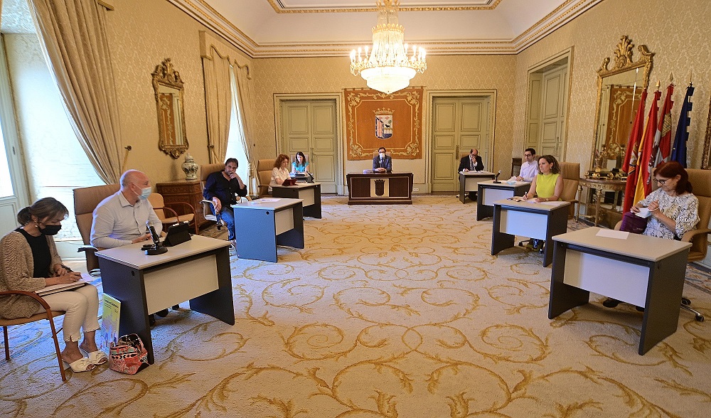 Reunion en el Salon de Recepciones del Ayuntamiento de Salamanca