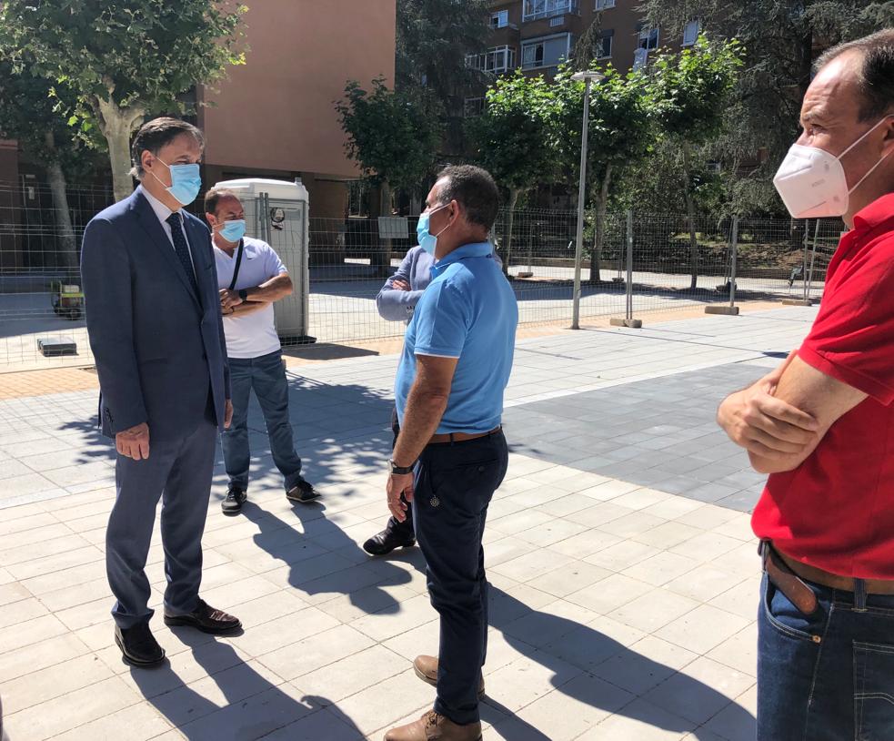 Visita del alcalde a las obras de la Plaza de Extremadura