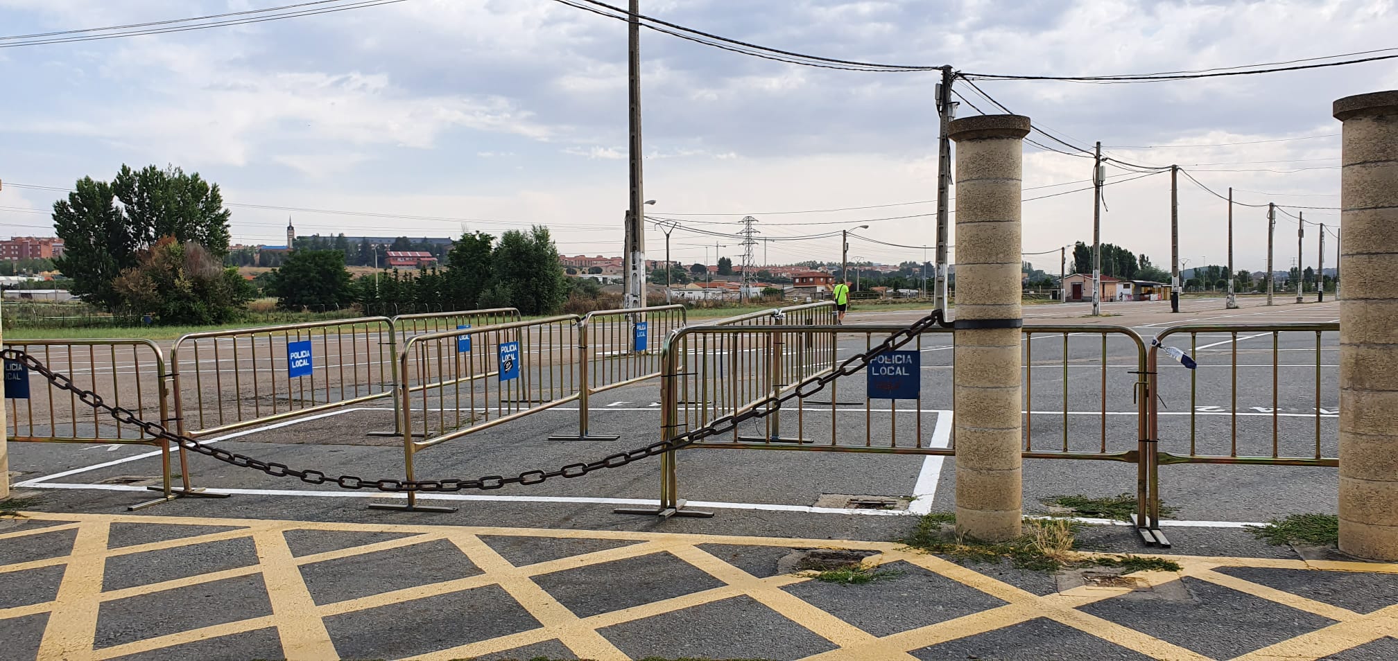 La Policia Local acota el recinto para evitar aglomeraciones