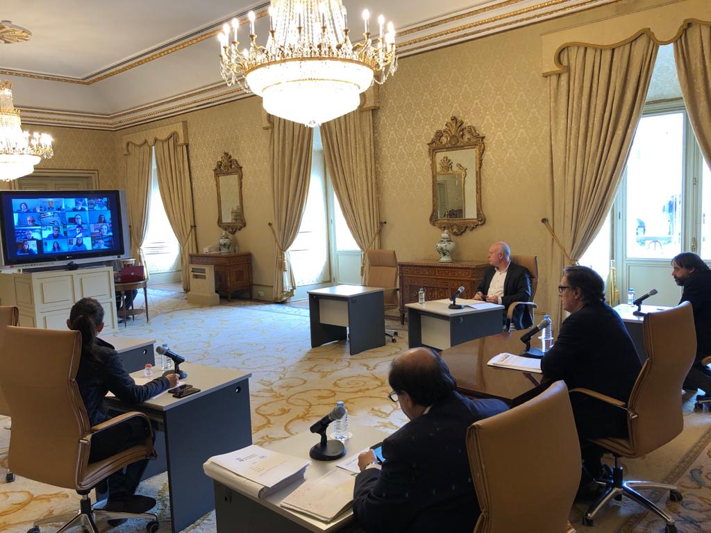El Ayuntamiento mantiene una reunion telematica con las escuelas de espanol