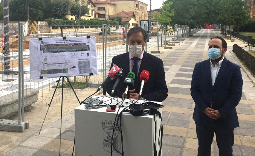 El alcalde  Carlos Garcia Carbayo  y el concejal de Fomento  Daniel Llanos