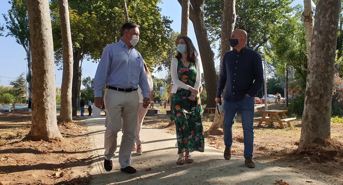 Visita del alcalde y la concejala de Medio Ambiente al Parque Lazarillo de Tormes